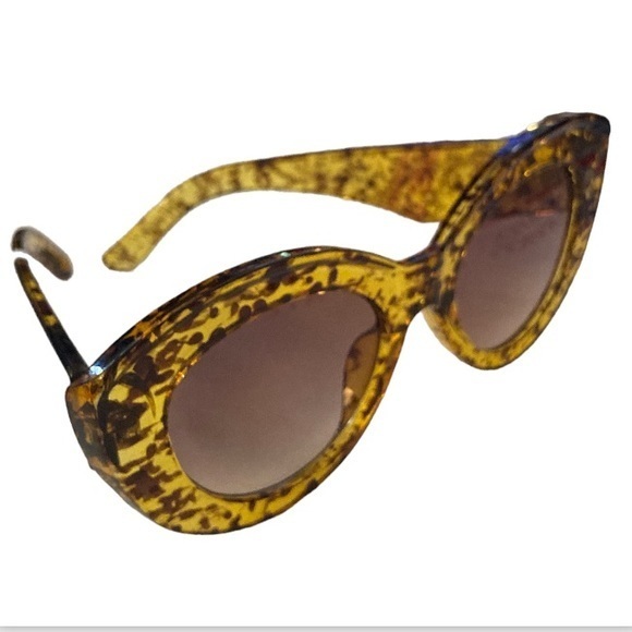 Free People Accessories - Free People Decker Cat Eye Polarized Sunglasses NWT
